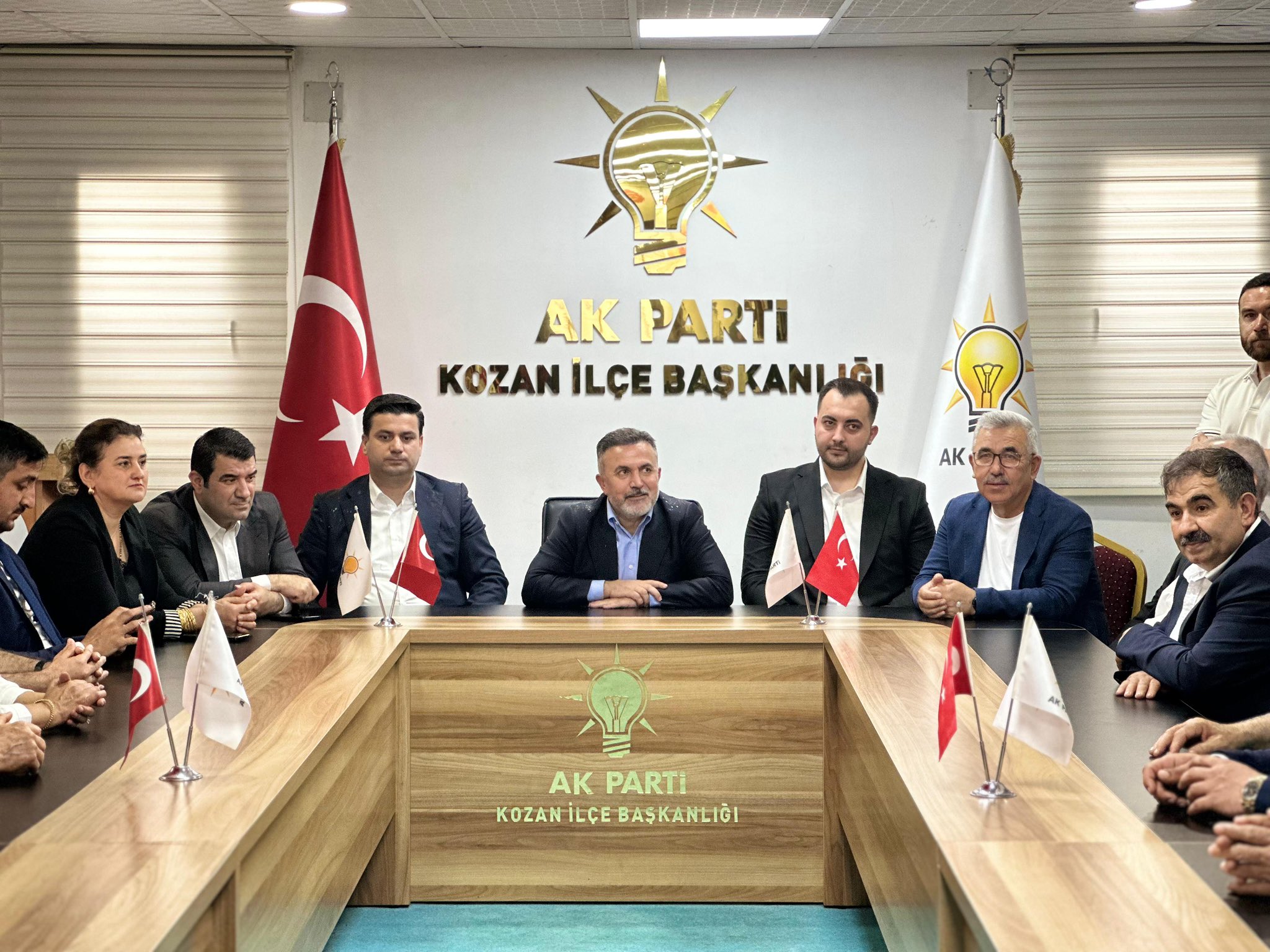 Kozan Ak Parti Binasında Bayramlaşma