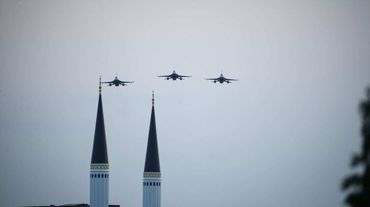 Kozan’ın Kurtuluşunda F-16 Gösterisi